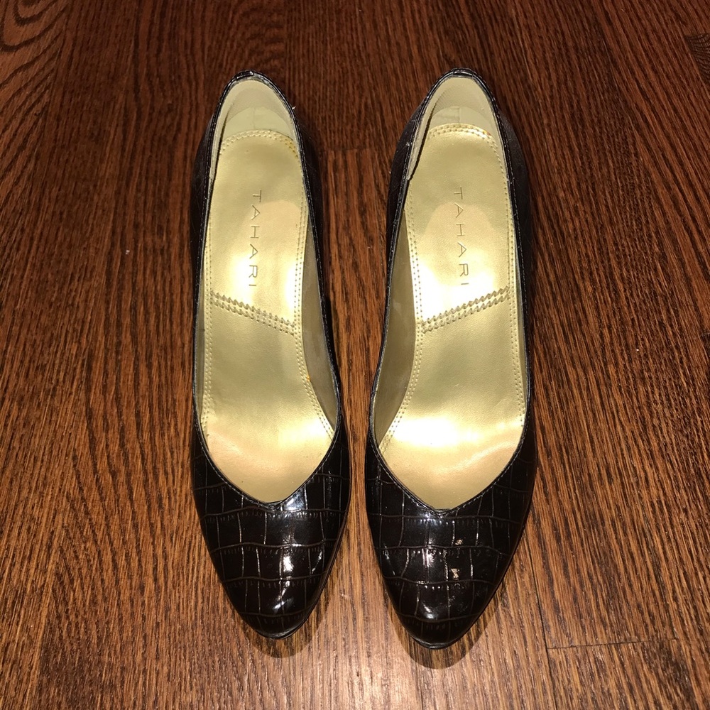 Tahari Lolly Brown Crocodile Patent Leather Heels - Picture 2 of 6